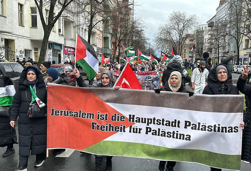 Berlin’de Filistin ile Dayanışma Gösterisi Düzenlendi