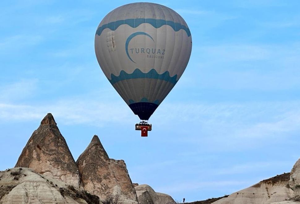 Kapadokya'da Balonlar Türk Bayrağıyla Uçtu
