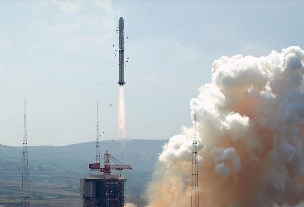 Çin, Ay Keşif Görevlerinde Kullanacağı Aktarım Uydusunu Fırlattı