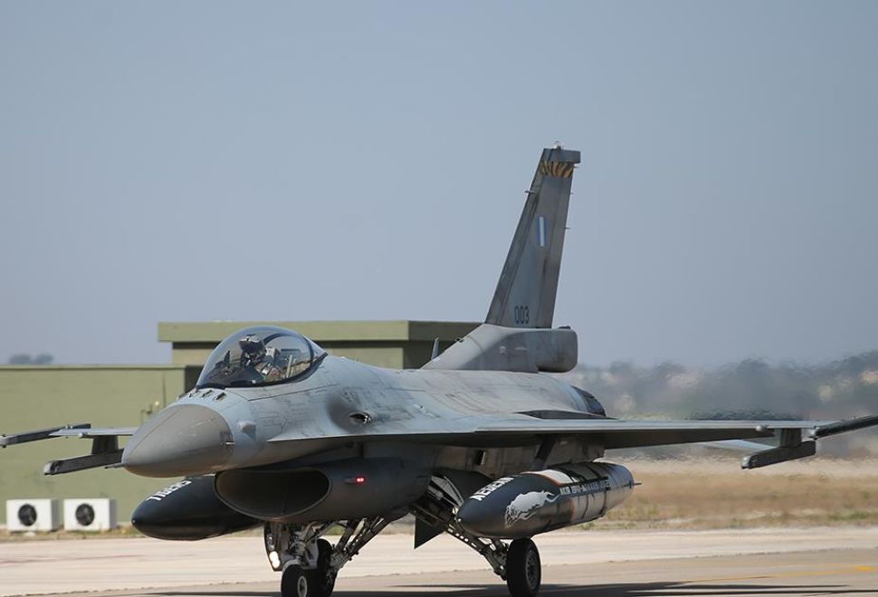 Yunan Hava Kuvvetlerine ait F-16 Denize Düştü