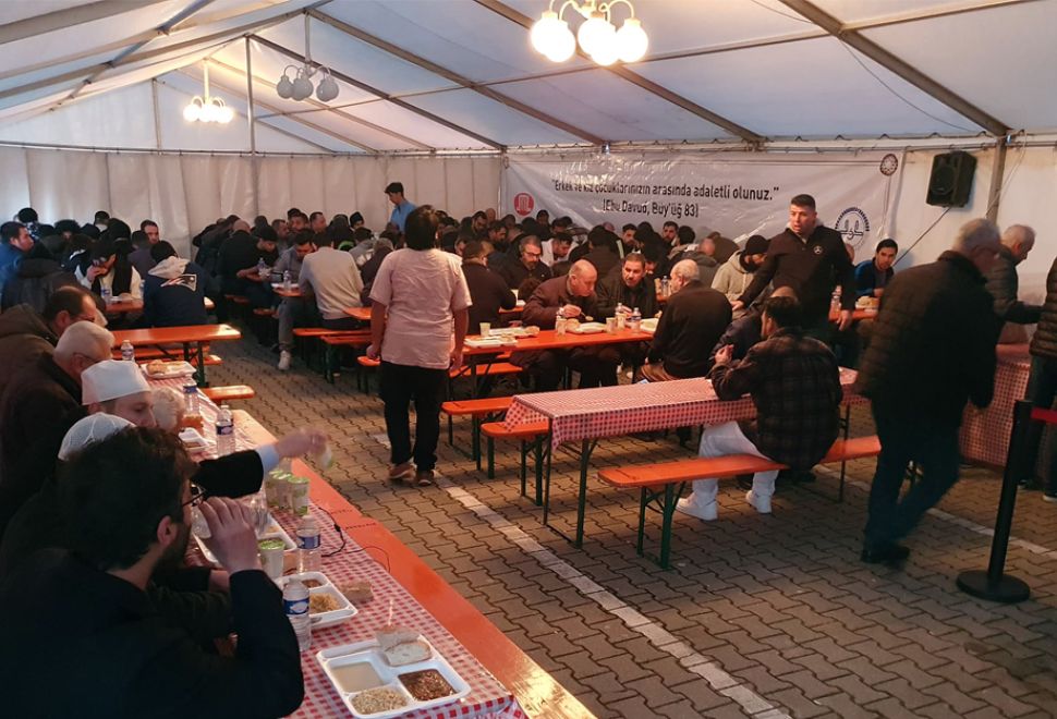 Sindelfingen İftar Çadırı Herkese Açık