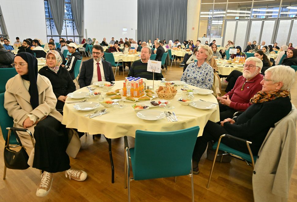 Köln'de komşuluk ilişkisini arttırmak için birlikte iftar 