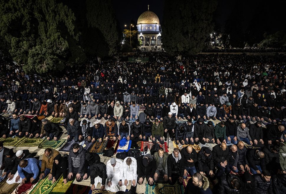 İşgal Altındaki Kudüs'teki Mescid-i Aksa’da 100 Bin Kişi Teravih Namazı Kıldı