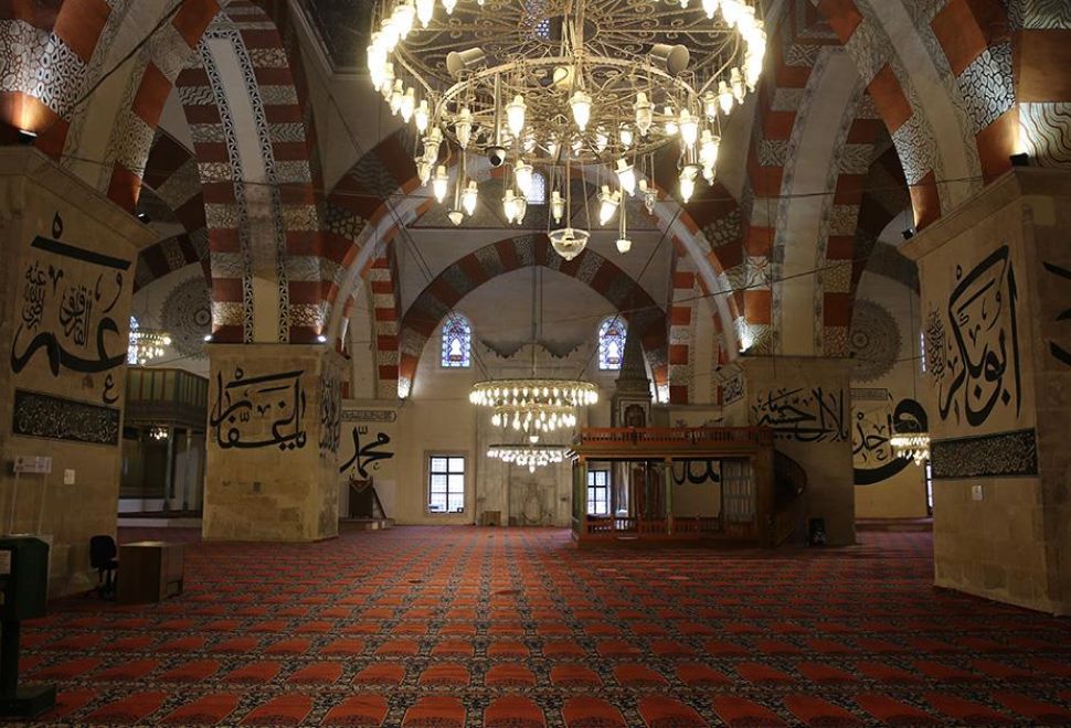 Hat Yazılarıyla Bir Şaheser, Edirne Eski Cami