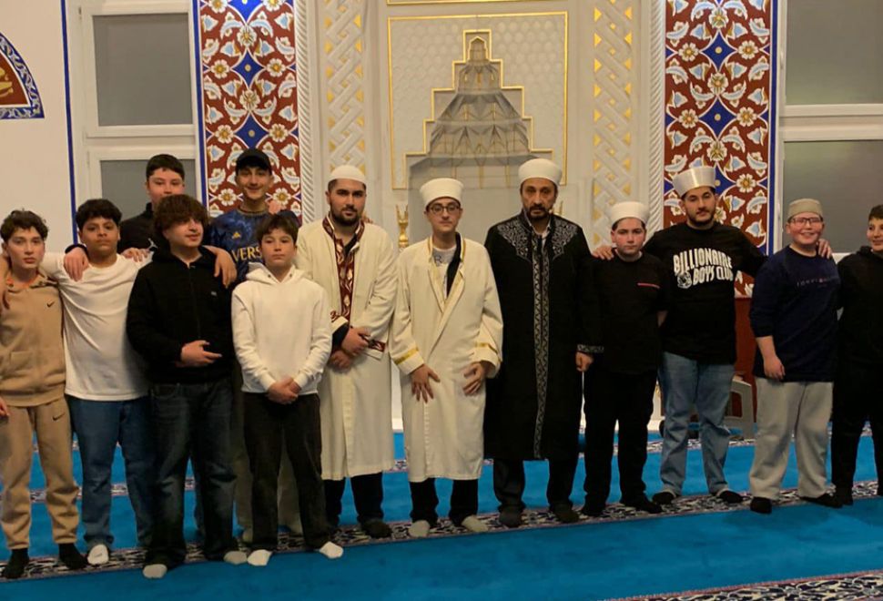 Ebersbach'ta Teravih Namazında Genç Başarı Örneği