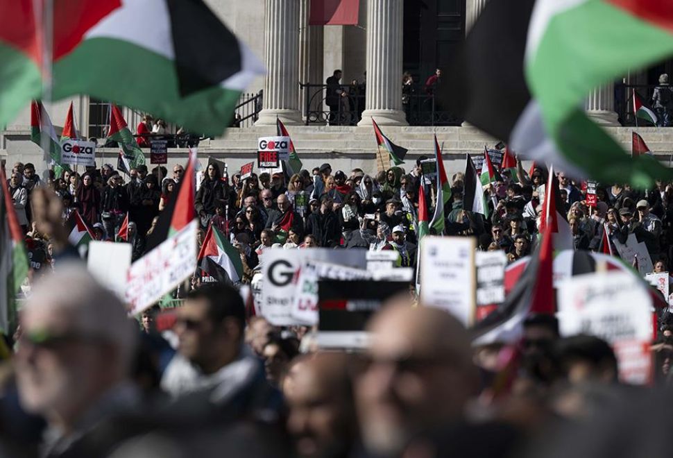 Avrupa'nın birçok ülkesinde sokaklara çıkan binlerce kişi, İsrail'in Gazze Şeridi'ne düzenlediği saldırıları protesto etti.