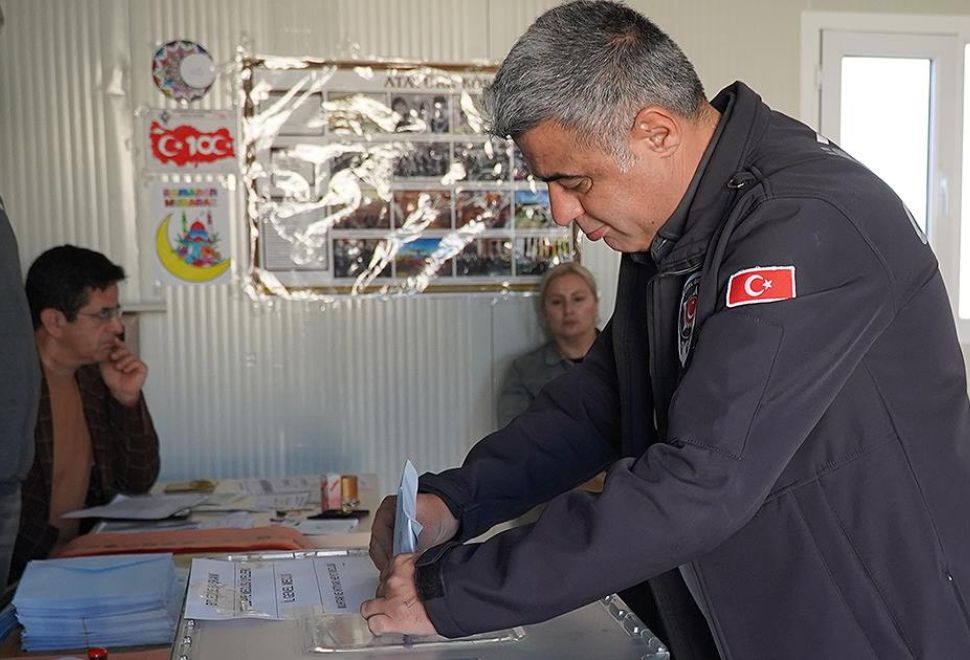 Deprem Bölgesinde Vatandaşlar Sandık Başına Gitti