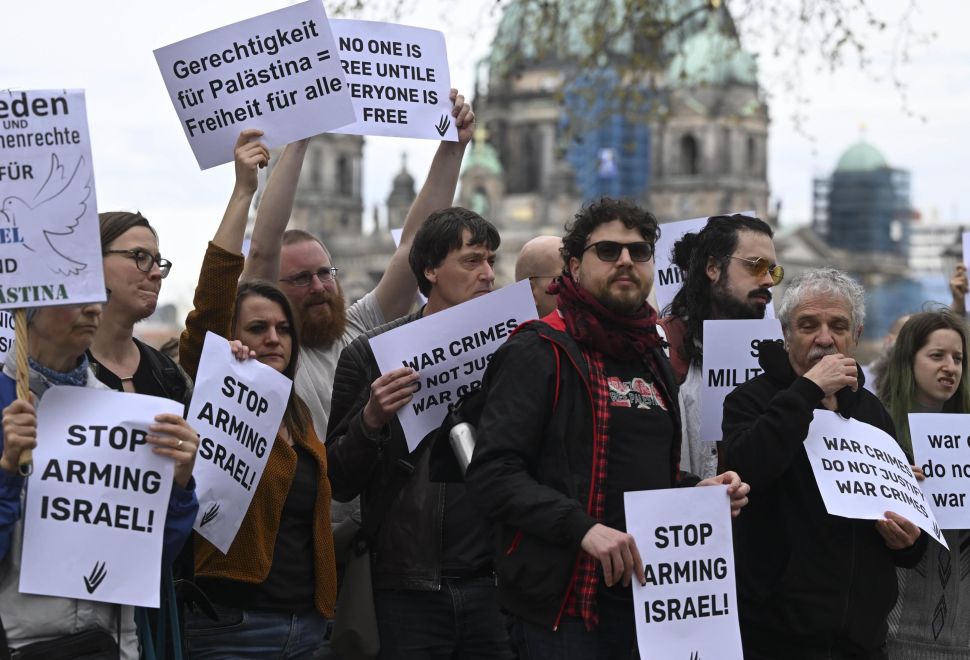 Berlin'de Yaşayan İsrailliler, Gazze'deki Savaşın Sona Ermesi İçin Gösteri Yaptı