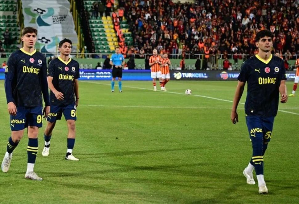 Turkcell Süper Kupa Maçı Fenerbahçe'nin Sahadan Çekilmesiyle Yarıda Kaldı