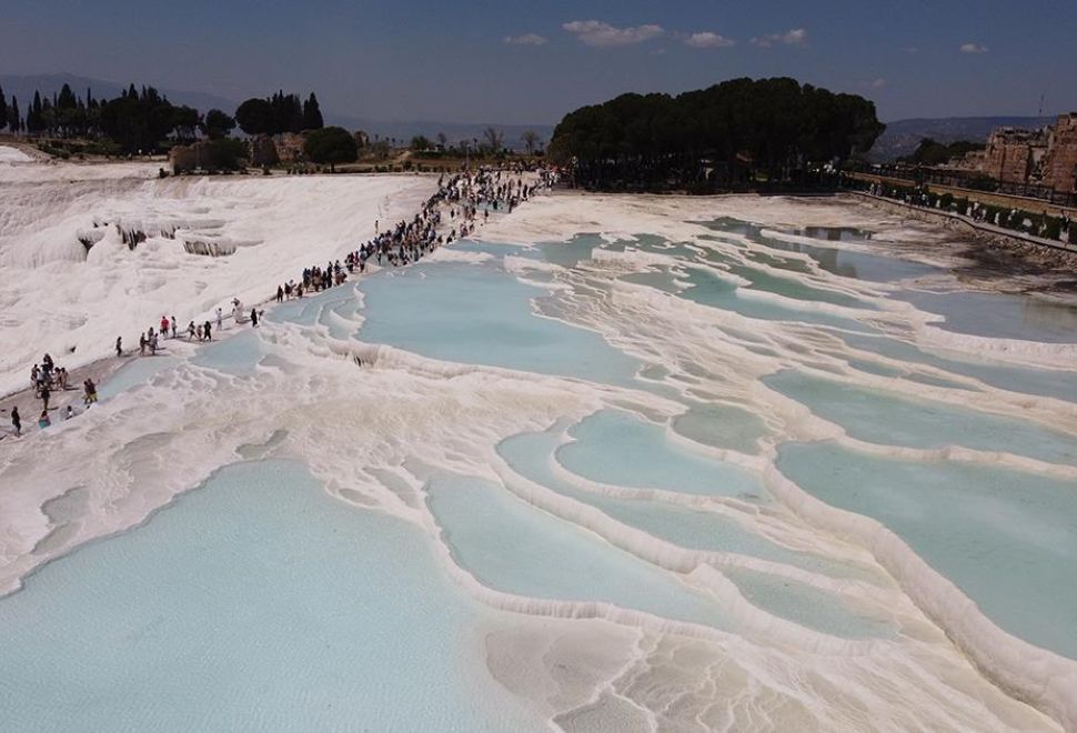 Pamukkale'yi Bayram Tatilinin 6 Gününde Yaklaşık 50 Bin Ziyaretçi Gezdi