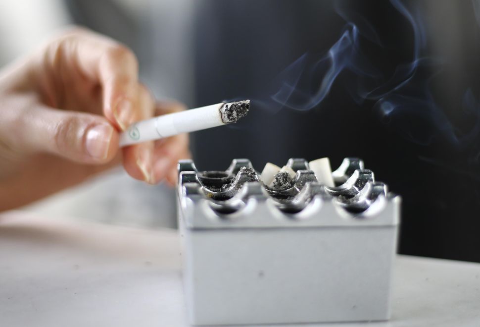 İngiltere'de 2009 Sonrası Doğanların Ömür Boyu Sigara Alamamasını Öngören Yasa Avam Kamarasında Onaylandı