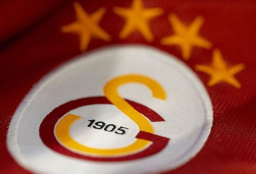 Galatasaray 5 Futbolcu ile Sözleşme Uzattı