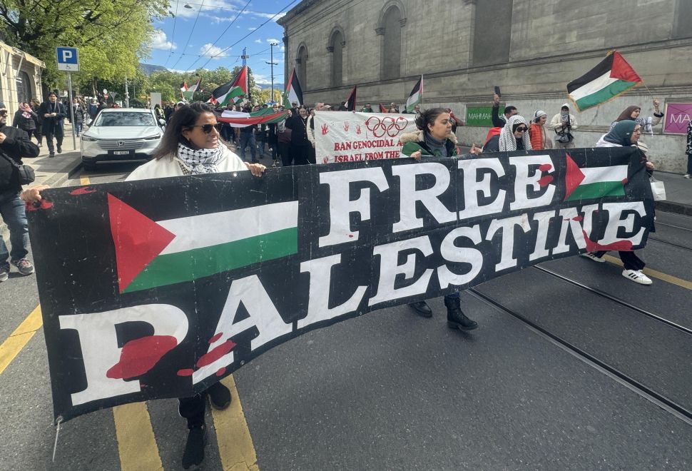 İsviçre'de Binlerce Kişi Filistin'e Destek İçin Yürüdü