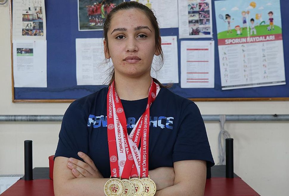 Türkiye Şampiyonu Evindar Demirbağ, Bilek Güreşinde Yeni Madalyalar Peşinde