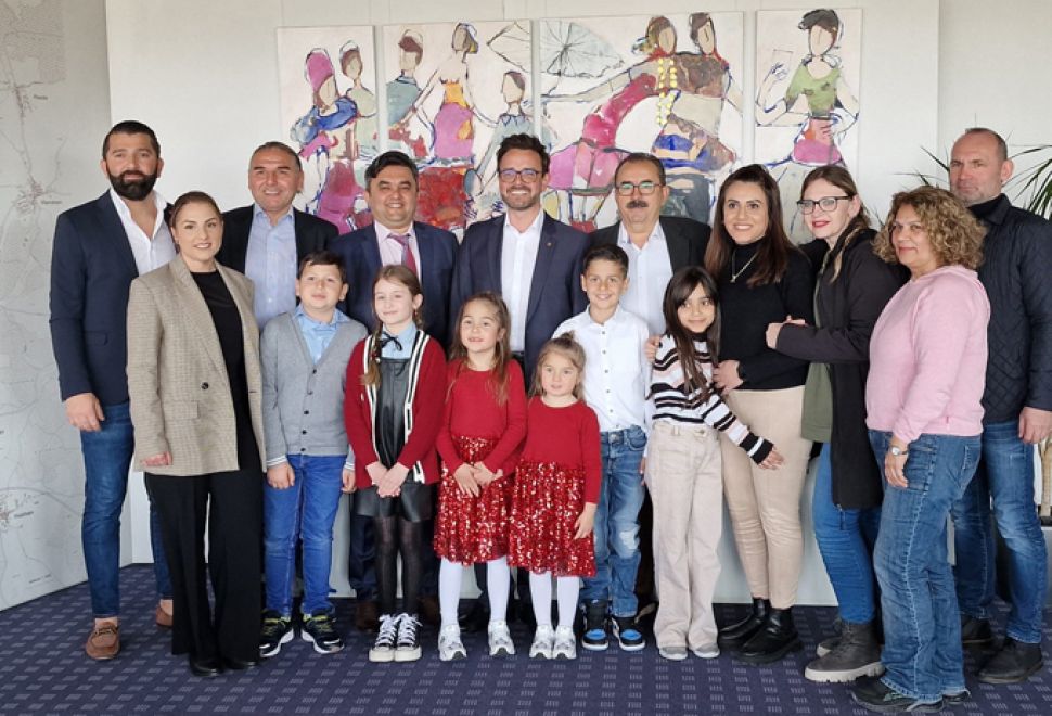 Pforzheim Belediye Başkanı Peter Boch Makam Koltuğunu Çocuklara Devretti