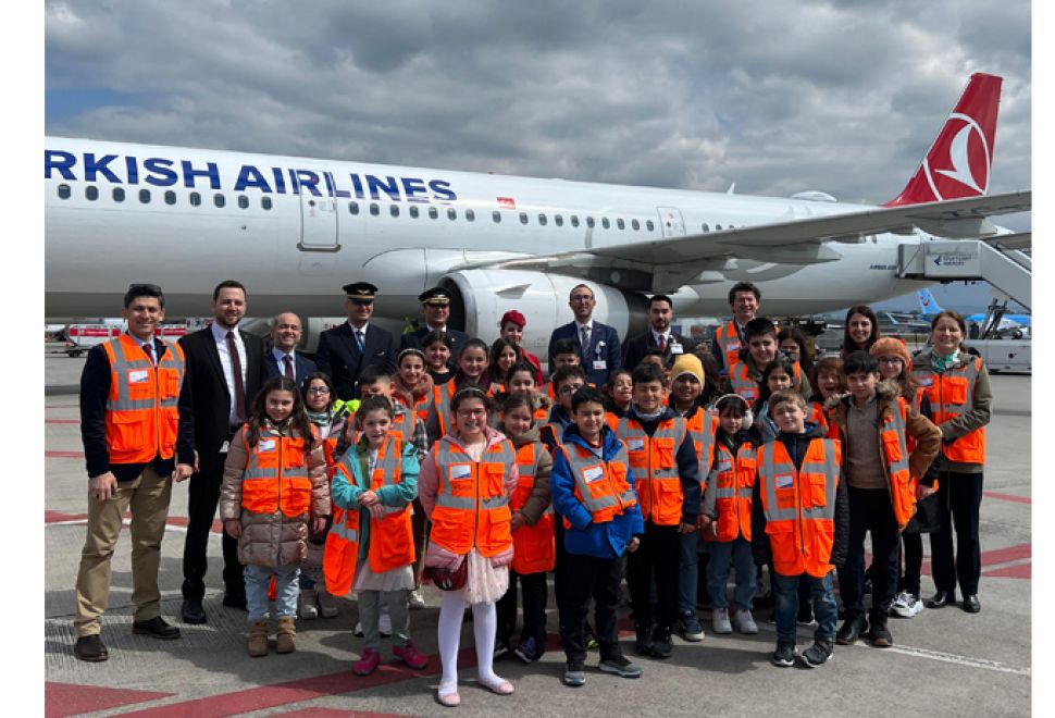 Türk Hava Yolları ve Stuttgart Havalimanı, 23 Nisan'ı Çocuklarla Kutladı