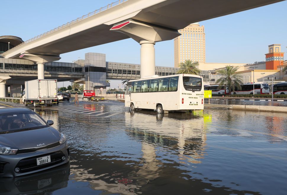 Dubai Havalimanı Yoğun Yağışların Ardından Yeniden Faaliyete Başladı