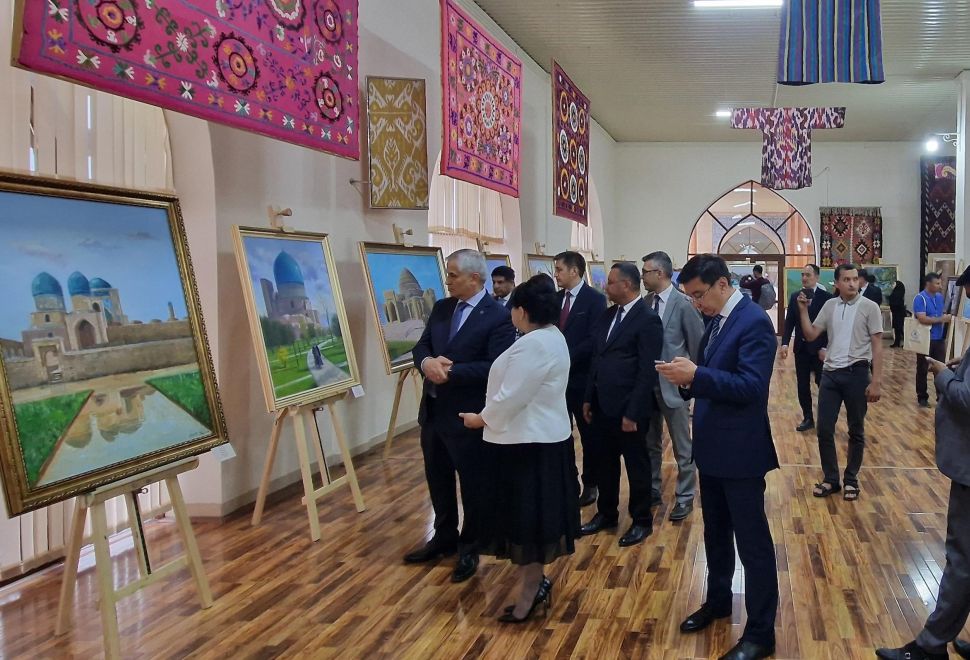 Özbekistan’da, Ekonomik İşbirliği Teşkilatına Üye Ülkelerin Ressamlarının Sergisi Açıldı