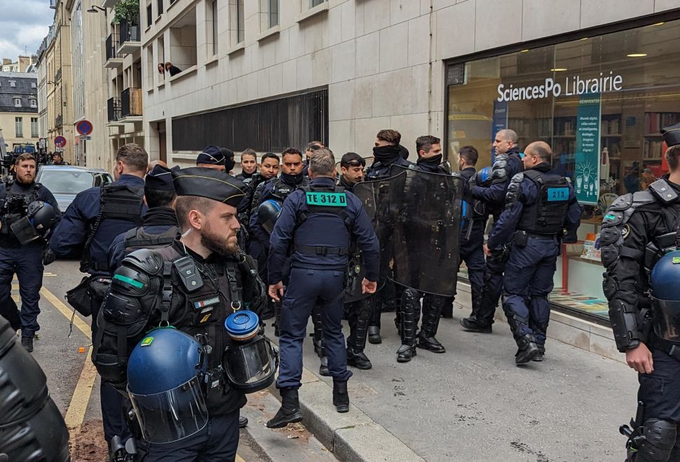 Fransa'da Filistin'e Destek Eylemi Yapan Sciences Po Öğrencileri Zorla Tahliye Edildi