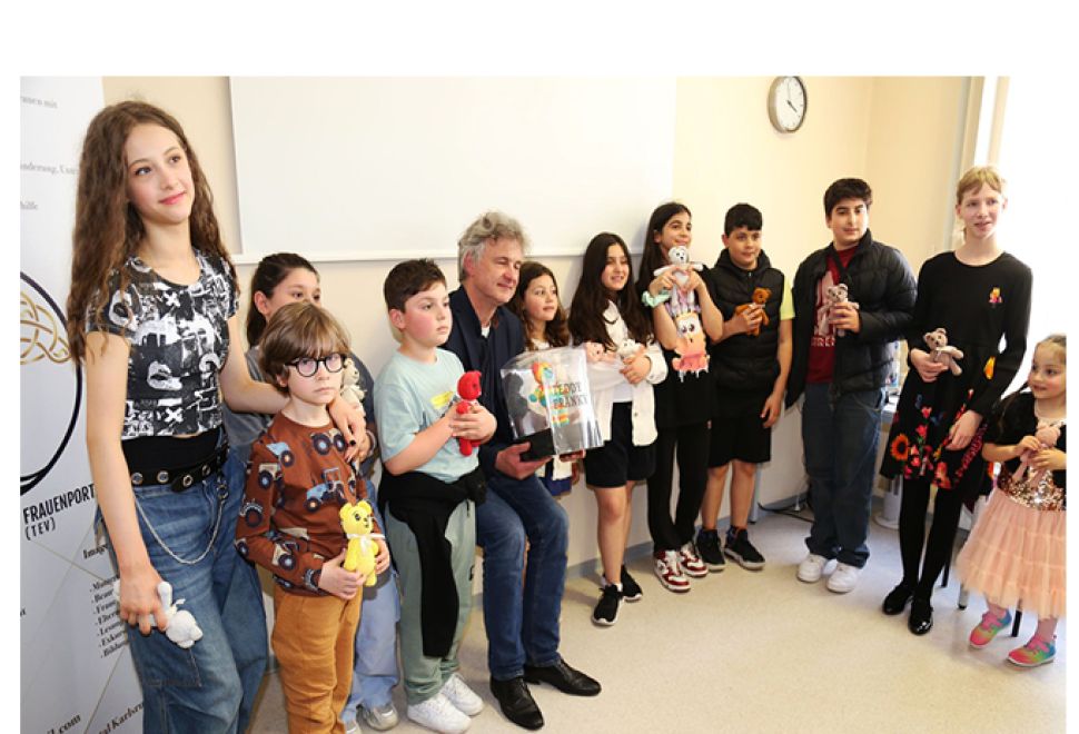 Küçük Bir Odada Dünya Büyüklüğünde 23 Nisan