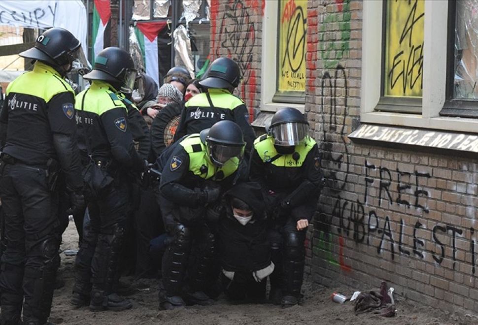 Hollanda'da Polis, Üniversitelerdeki Filistin'e Destek Gösterilerine Sert Müdahale