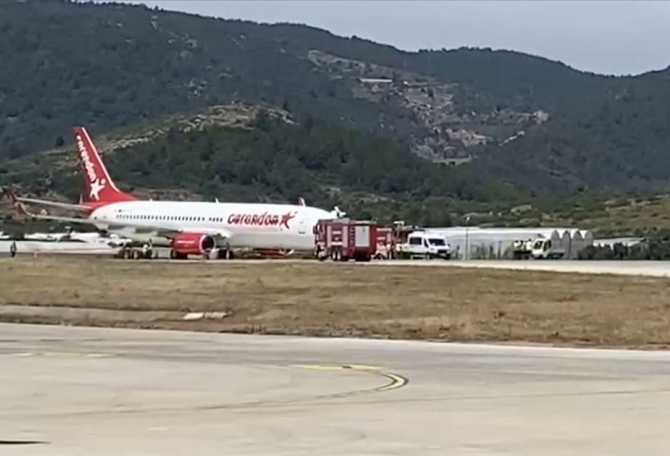 Köln-Gazipaşa Uçağının Lastiği Patladı, Pistte Kaldı