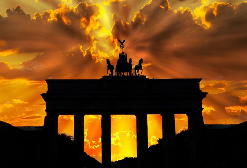 Berlin Senatosu, 8 Mayıs ve 17 Haziran'ı Resmi Tatil İlan Etti