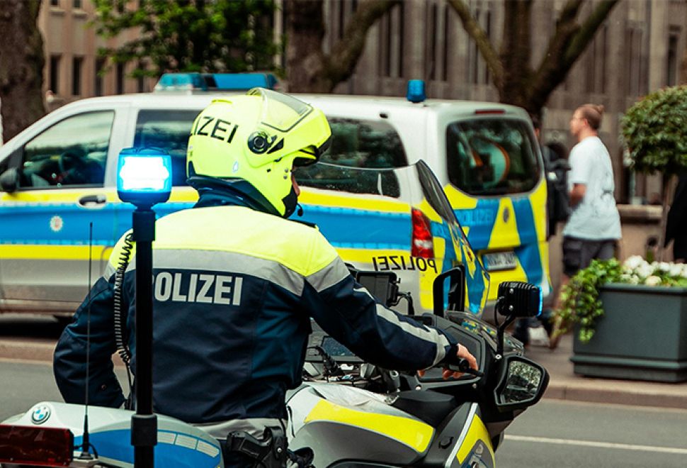 Stuttgart'ta AfD'li Politikacılara Saldırı