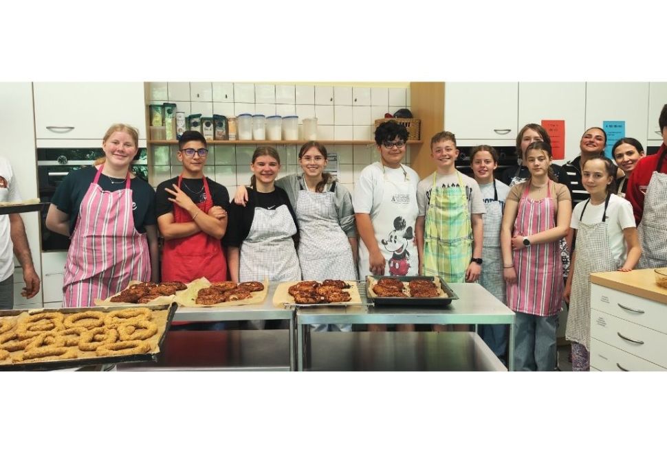 Alman Öğrenciler Okulda Simit Pişirdi