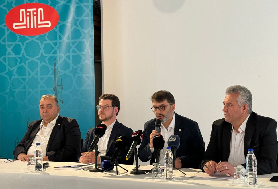Basın toplantısında 