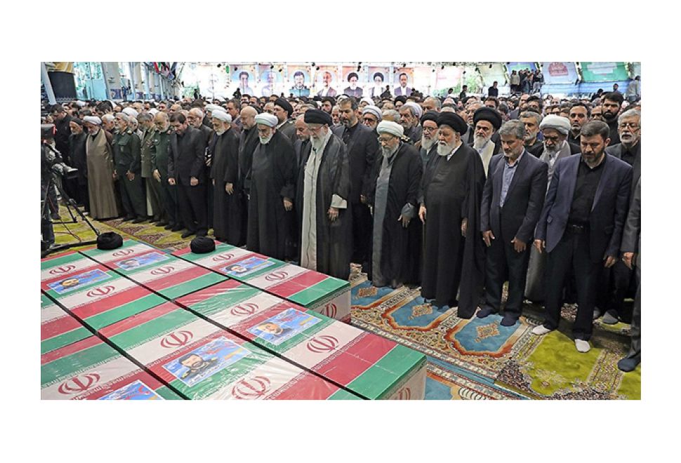 İran Cumhurbaşkanı Reisi'nin Cenaze Namazını Hamaney Kıldırdı