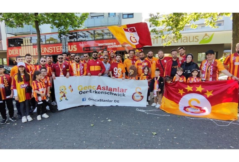 Almanya’daki Galatasaraylılar Şampiyonluk Turu Attı