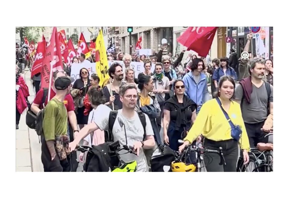 Fransa'da Aşırı Sağa Karşı Binlerce Kişi Sokağa Döküldü