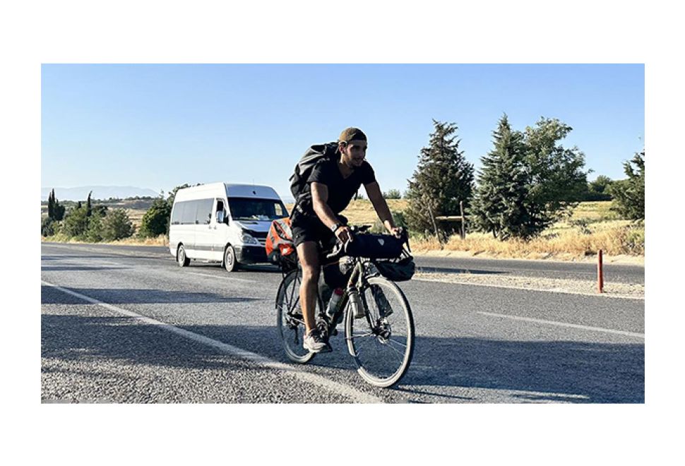 Bisiklet Aşığı Gencin Baba Ocağına Yolculuğu