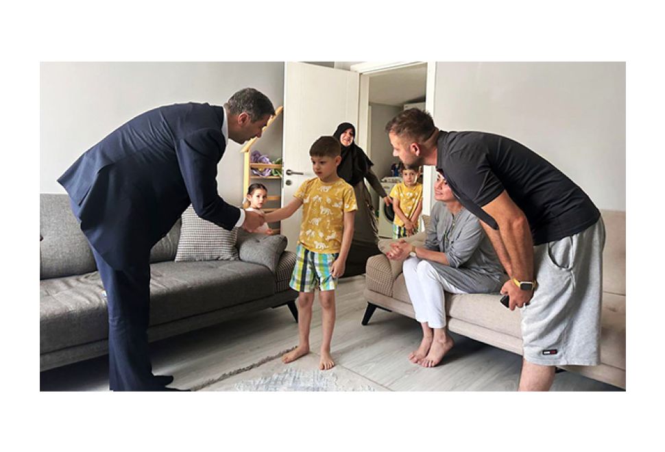 Zafer Sırakaya'dan Bayram Ailesine Geçmiş Olsun Ziyareti