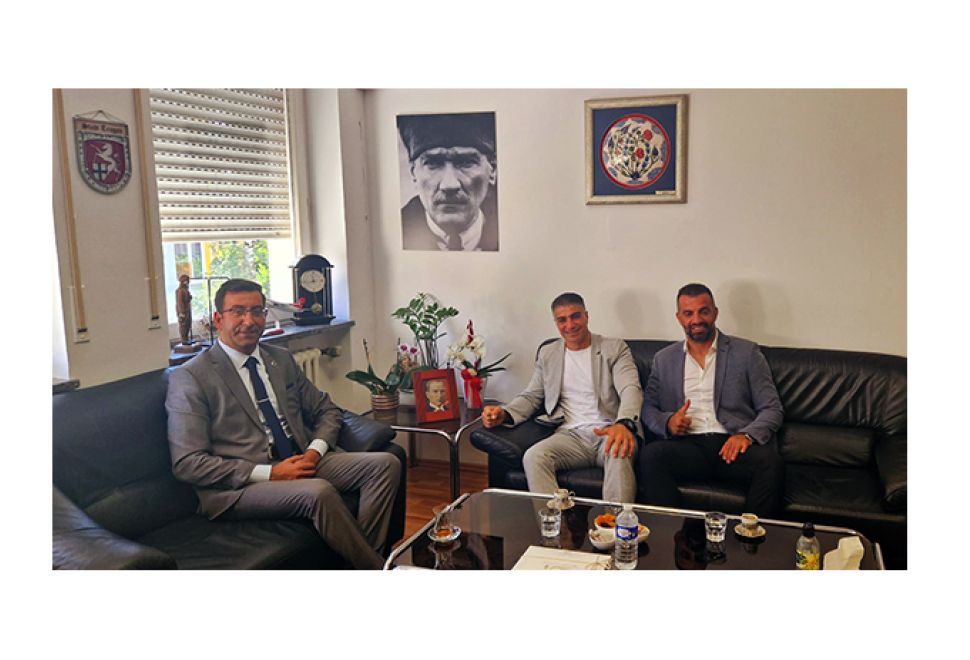 Şampiyonlardan Başkonsolosumuza Ziyaret
