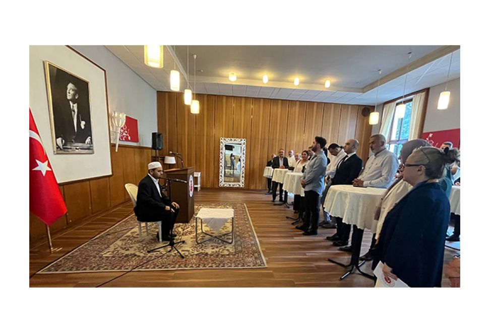 Köln Başkonsolosluğu Aşure İftarı Verdi