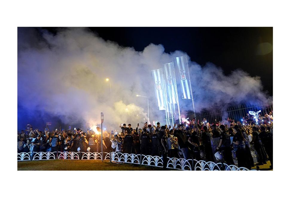 Beşiktaş Süper Kupa'yla Döndü, Taraftarla Buluştu