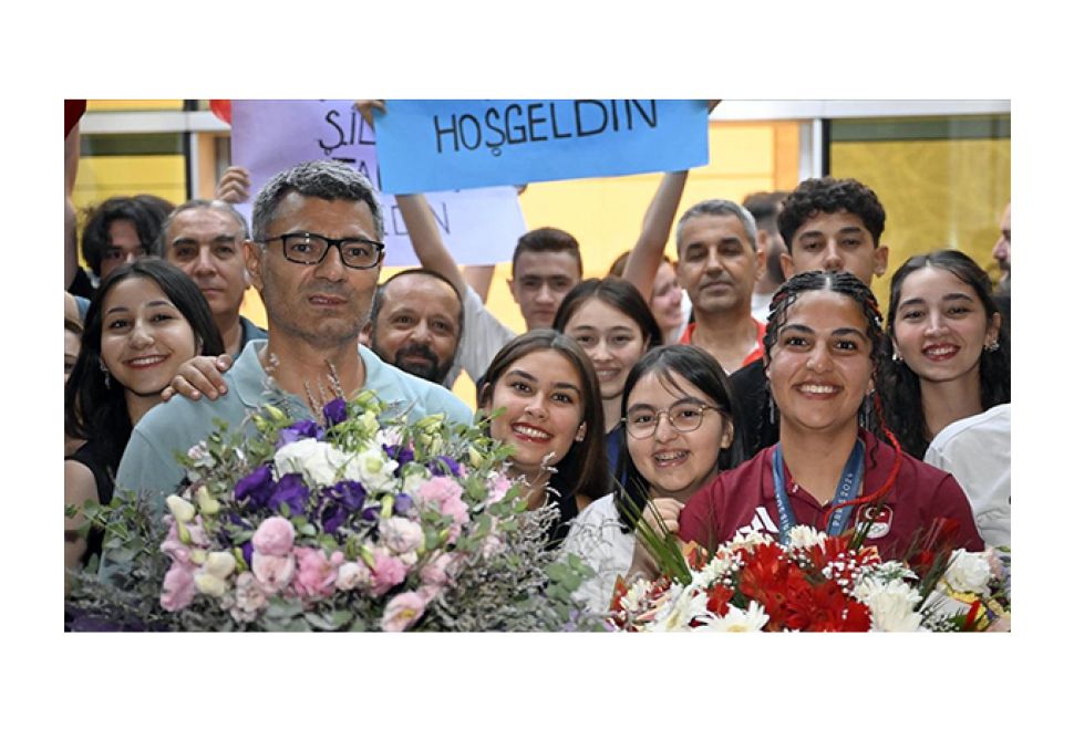 Olimpiyat İkincisi Milli Atıcı Şevval İlayda Tarhan Ankara'ya Döndü