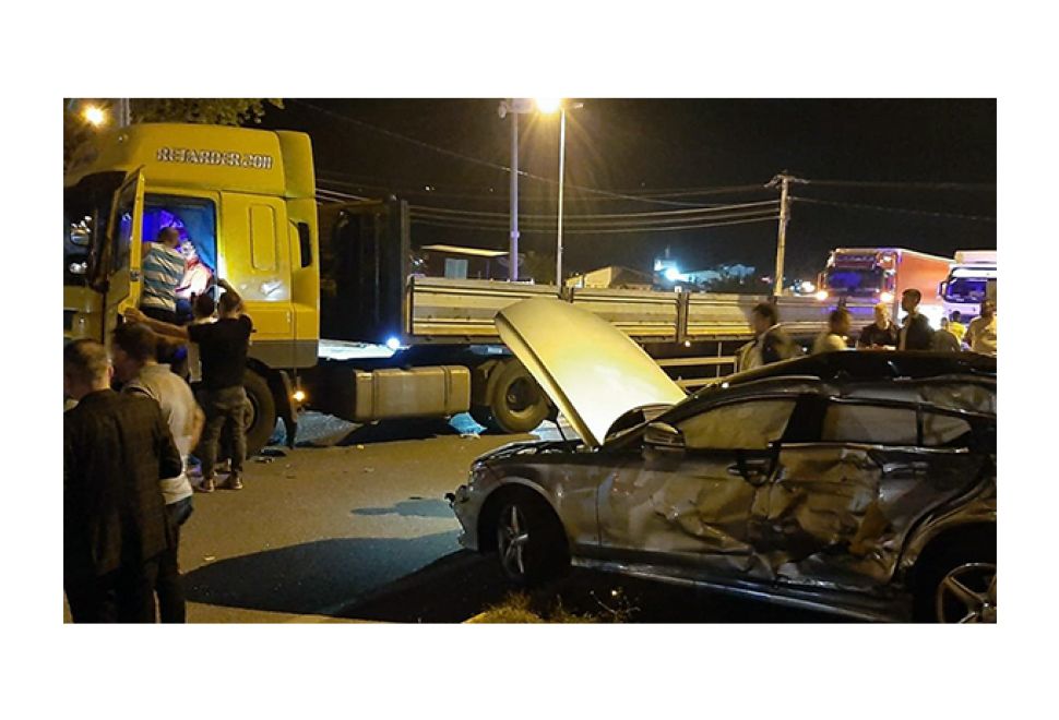 TIR ile Otomobilin Çarpıştığı Kazada 1'i Ağır 5 Yaralı