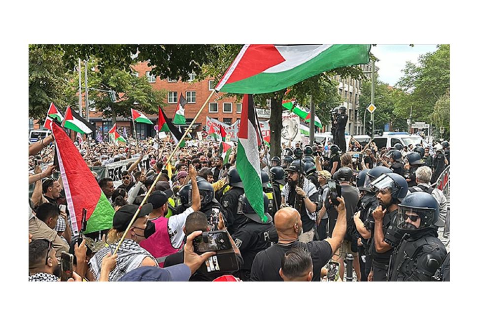 Kreuzberg'de Gergin Gösteri, Gözaltılar Yaşandı