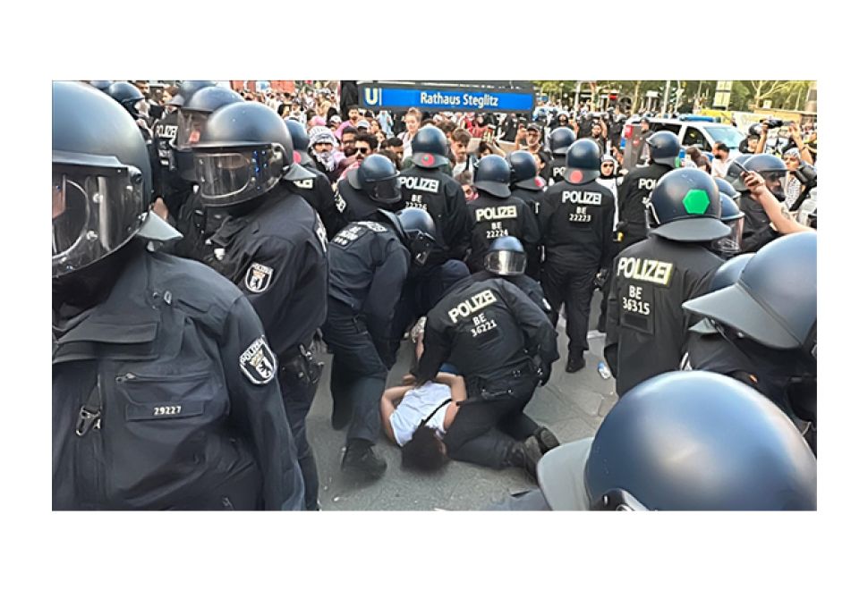 Berlin'de Protesto, Polis Sert Müdahale Etti