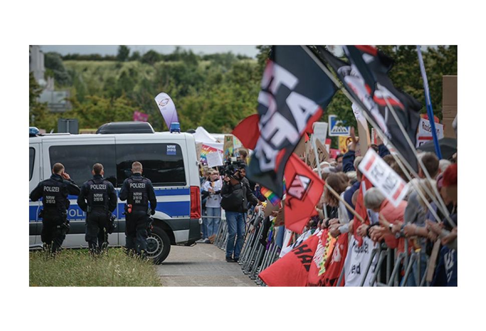 AfD Partisinin Eyalet Seçiminde Birinci Olmasına Tepkiler