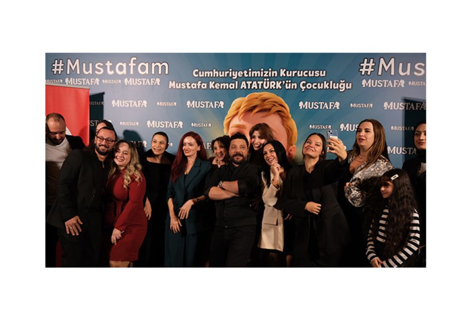 Mustafa Filminin İstanbul Galasına Yoğun İlgi, Çocuklar Atatürk'ün Çocukluğunu Beyaz Perdede İzledi