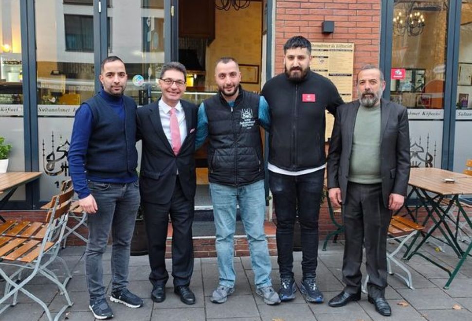 Başkonsolos Erdoğan, Sultanahmet Köftecisi'ni Ziyaret Etti