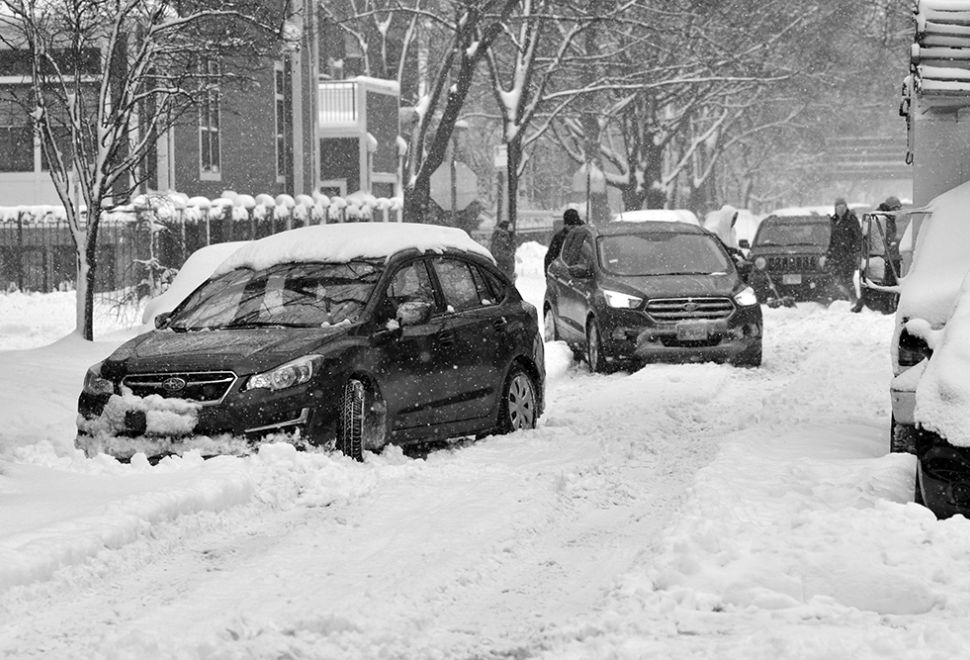 Yoğun Kar Yağışı Almanya’da Hayatı Olumsuz Etkiliyor 
