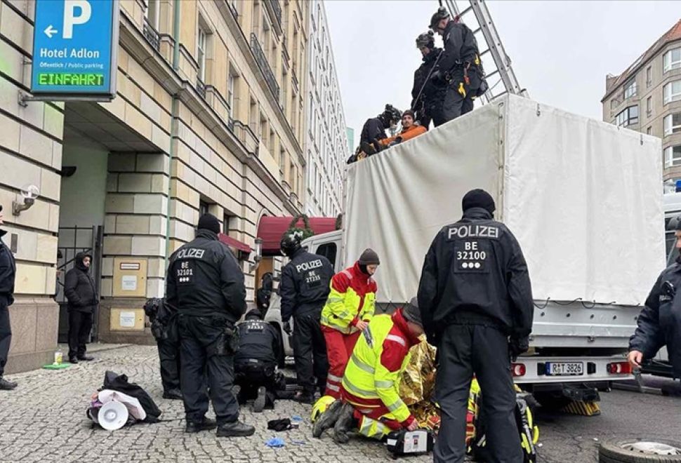 Berlin'de Dünya LNG Zirvesi'ne Çevreci Protesto