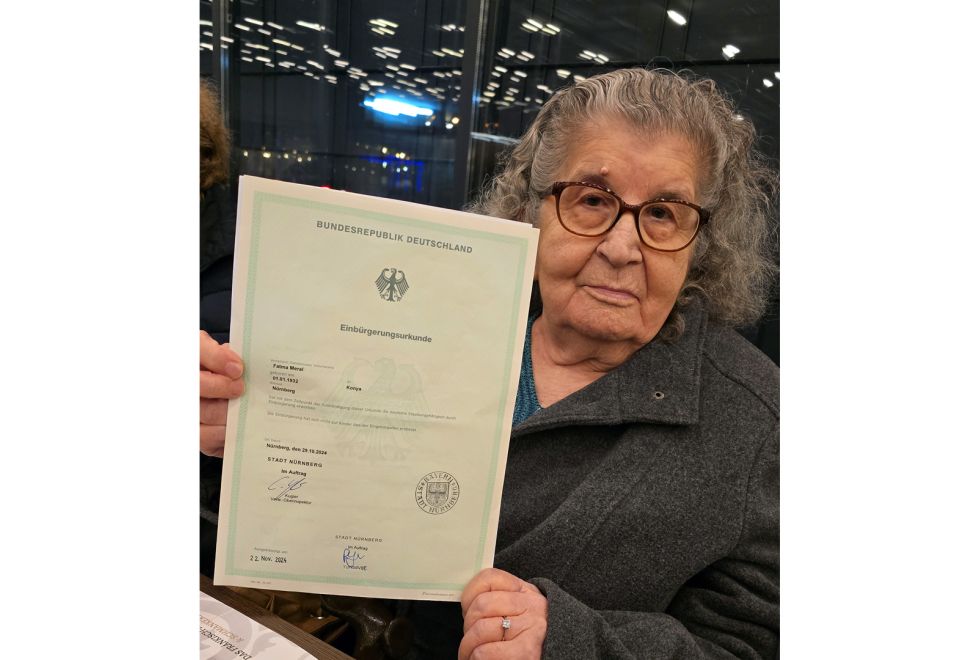 93 Yaşında Çifte Vatandaş Oldu