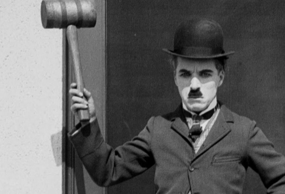 ‘Şarlo’ karakteri ile özdeşleşen komedyen, Charlie Chaplin