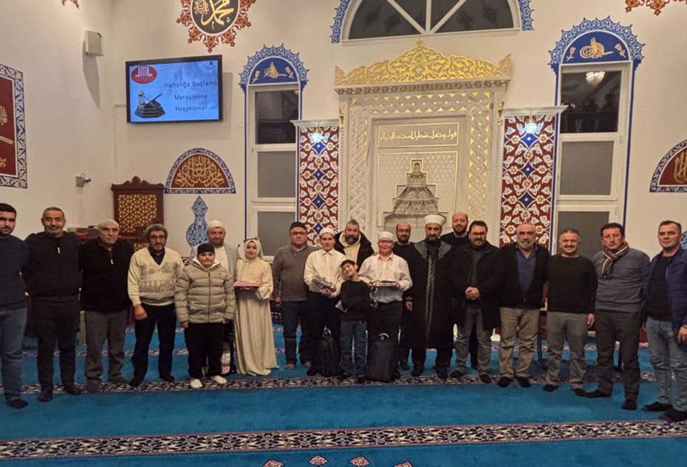 Ebersbach Mevlâna Camii’nde Hafızlığa Başlama Merasimi Düzenlendi